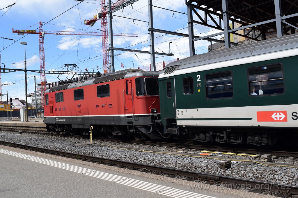 4918-0025-130418.jpg - SBB-CFF Re 4/4'' 11127 (Re 420.127-3)  (Re 91 85 4 420 127-3 CH-SBB) / Zürich HB 13.4.2018