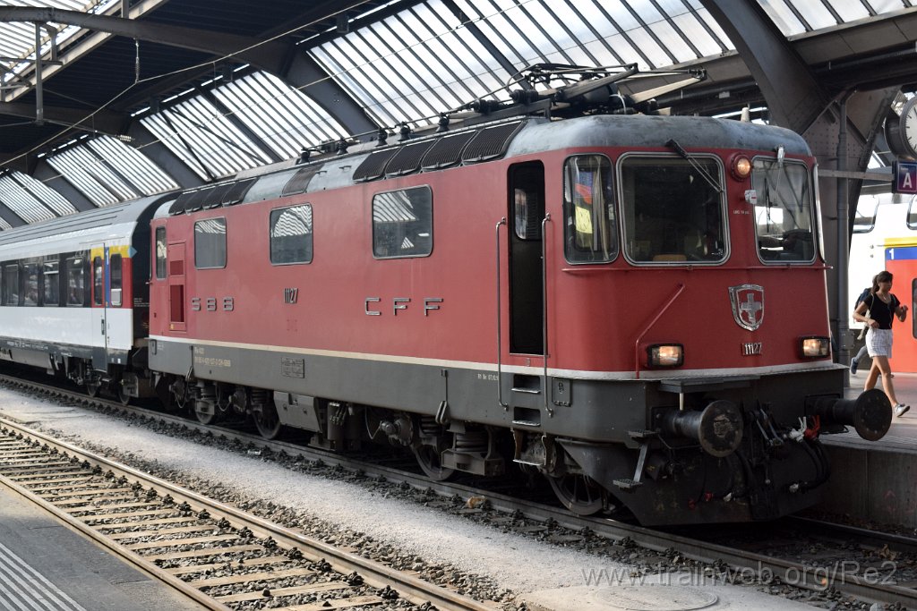 5621-0011-170719.jpg - SBB-CFF Re 4/4'' 11127 (Re 420.127-3)  (Re 91 85 4 420 127-3 CH-SBB) / Zürich HB 17.7.2019