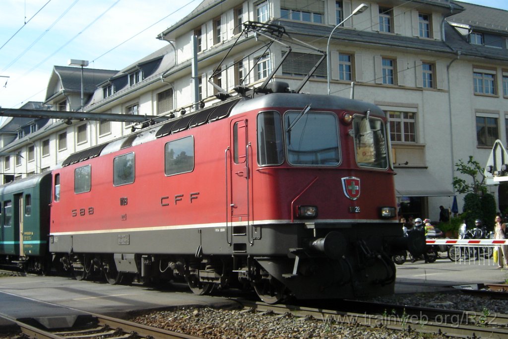 1052-0050-270505.jpg - SBB-CFF Re 4/4'' 11128 / Uster 27.5.2005