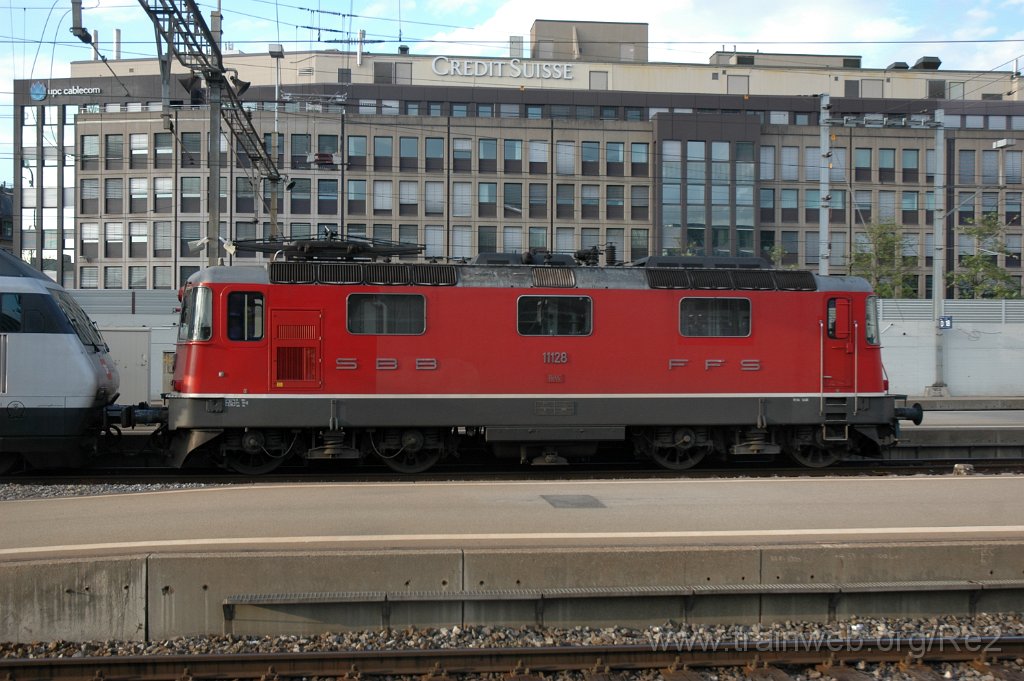 2387-0022-070512.jpg - SBB-CFF Re 4/4'' 11128 / Zürich HB 7.5.2012