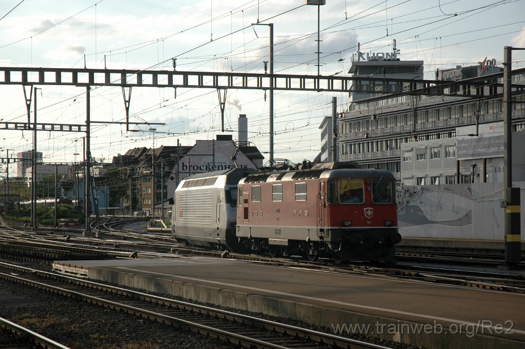 2387-0025-070512.jpg - SBB-CFF Re 4/4'' 11128 + SBB-CFF Re 460.107-6 ''Glärnisch / SF DRS'' / Zürich HB 7.5.2012