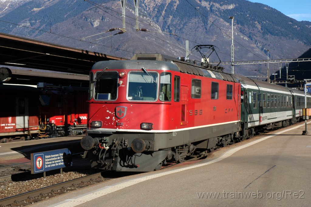 3451-0048-120115.jpg - SBB-CFF Re 4/4'' 11128 / Bellinzona 12.1.2015