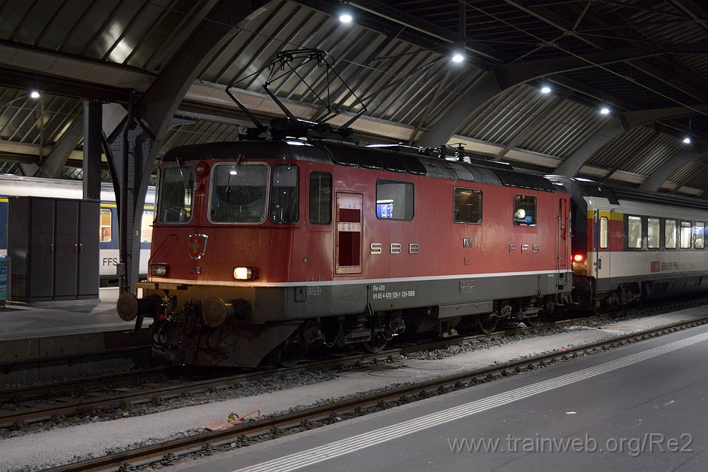 4242-0032-091116.jpg - SBB-CFF Re 4/4'' 11128 (Re 420.128-1)  (Re 91 85 4 420 128-1 CH-SBB) / Zürich HB 9.11.2016