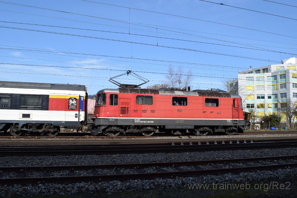 7281-0002-050221.jpg - SBB-CFF Re 4/4'' 11128 (Re 420.128-1)  (Re 91 85 4 420 128-1 CH-SBB) / Schlieren (Grabenstrasse) 5.2.2021