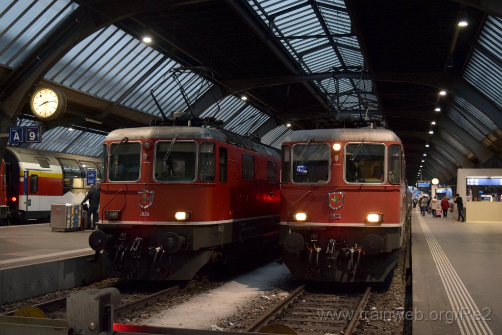4930-0018-150418.jpg - SBB-CFF Re 4/4'' 11130 (Re 420.130-7)  (Re 91 85 4 420 130-7 CH-SBB) + SBB-CFF Re 4/4'' 11129 (Re 420.129-9)  (Re 91 85 4 420 129-9 CH-SBB) / Zürich HB 15.4.2018