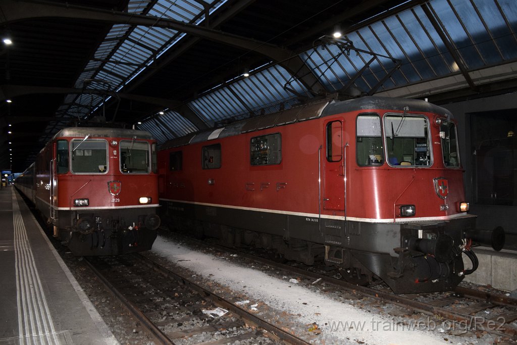 4930-0027-150418.jpg - SBB-CFF Re 4/4'' 11130 (Re 420.130-7)  (Re 91 85 4 420 130-7 CH-SBB) + SBB-CFF Re 4/4'' 11129 (Re 420.129-9)  (Re 91 85 4 420 129-9 CH-SBB) / Zürich HB 15.4.2018