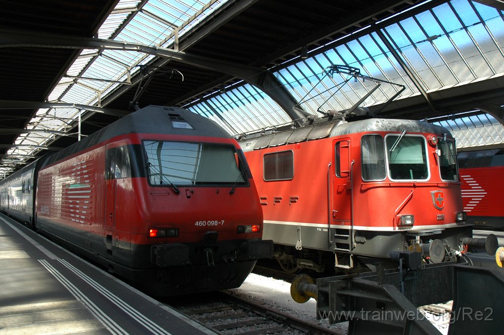 1957-0033-310710.jpg - SBB-CFF Re 460.098-7 ''Balsberg'' + SBB-CFF Re 4/4'' 11131 / Zürich HB 31.7.2010