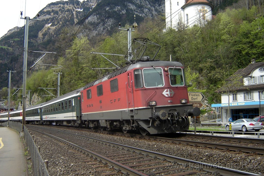 1037-0005-240405.jpg - SBB-CFF Re 4/4'' 11133 / Flüelen (Seestrasse) 24.4.2005