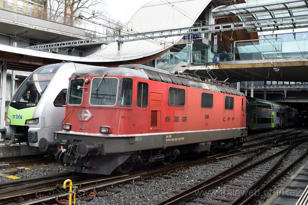 7871-0048-210222.jpg - SBB-CFF Re 4/4'' 11133 (Re 420.133-1)  (Re 91 85 4 420 133-1 CH-SBB) + BLS RABe 515.010 / Bt 515.110-5 (RABe 94 85 7 515 110-5 CH-BLS) / Bern HB 21.2.2022