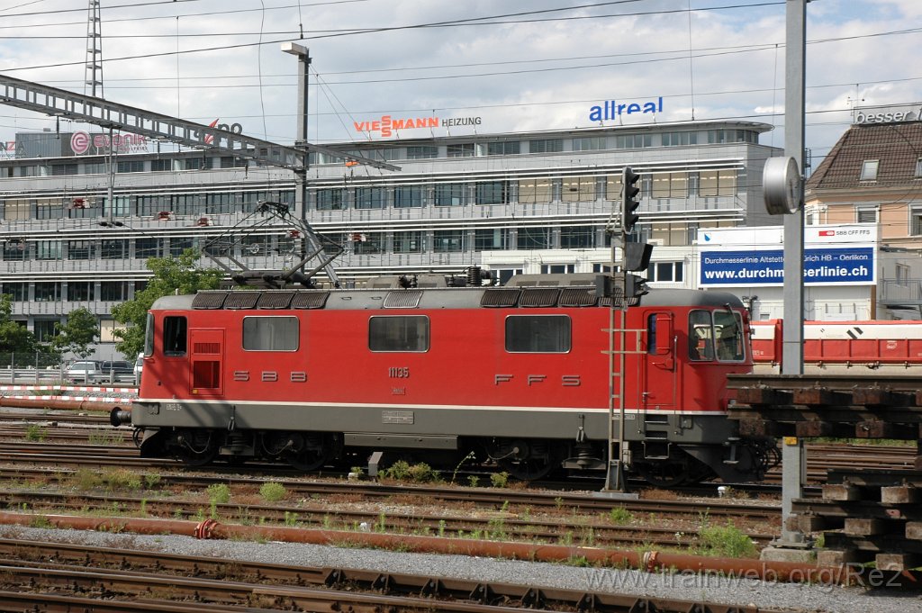 2132-0017-100611.jpg - SBB-CFF Re 4/4'' 11135 / Zürich HB 10.6.2011