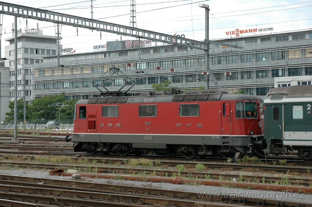 2132-0041-100611.jpg - SBB-CFF Re 4/4'' 11135 / Zürich HB 10.6.2011
