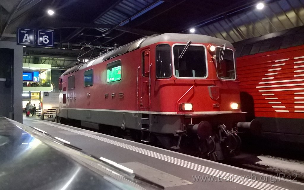 3673-0035-020915.jpg - SBB-CFF Re 4/4'' 11135 / Zürich HB 2.9.2015