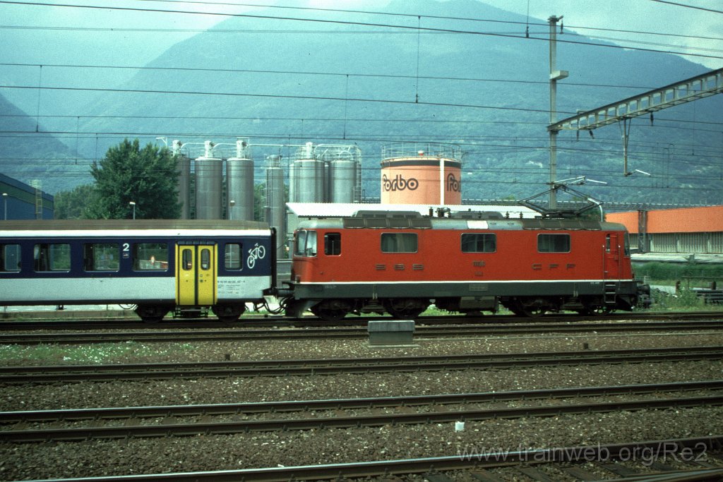 0821-0020.jpg - SBB-CFF Re 4/4'' 11136 / Giubiasco 28.6.2000