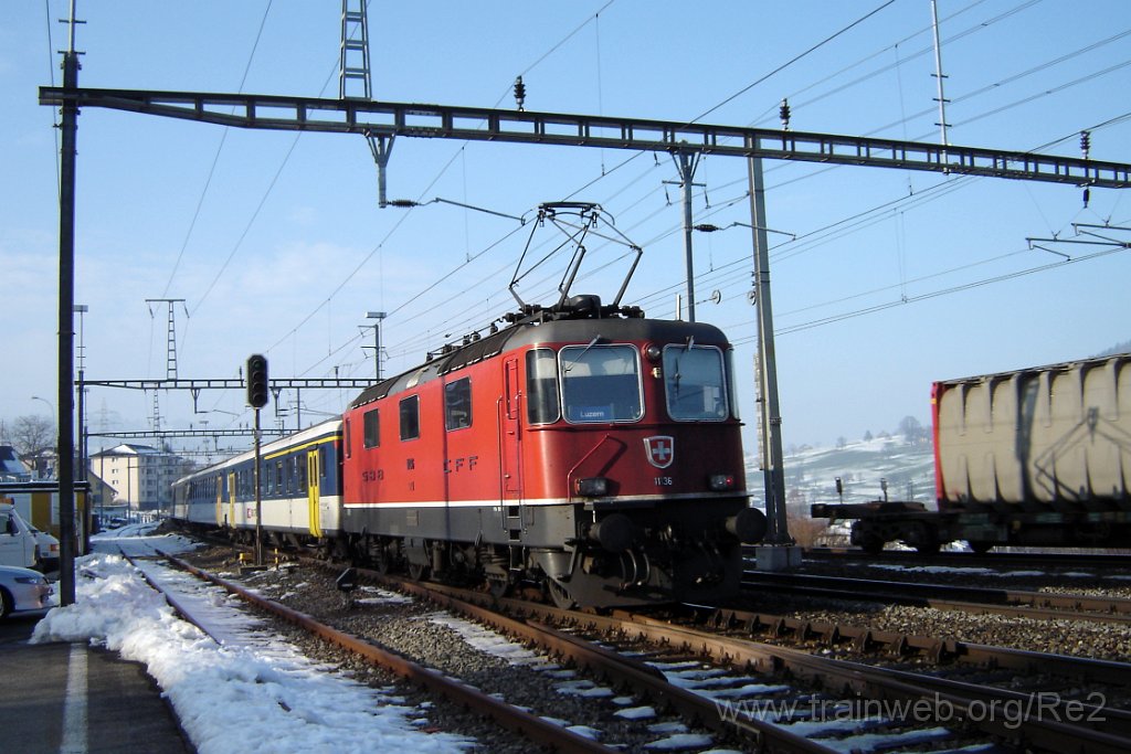 1010-0046-060205.jpg - SBB-CFF Re 4/4'' 11136 / Immensee 6.2.2005