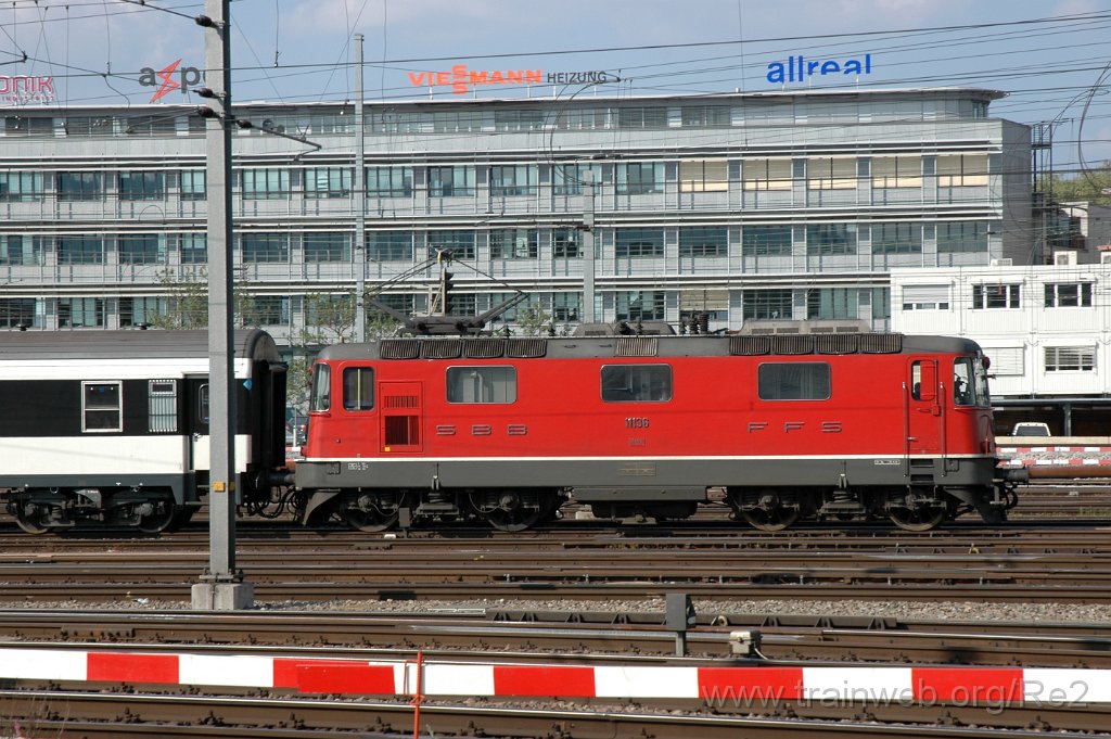 2101-0032-260411.jpg - SBB-CFF Re 4/4'' 11136 / Zürich HB 26.4.2011