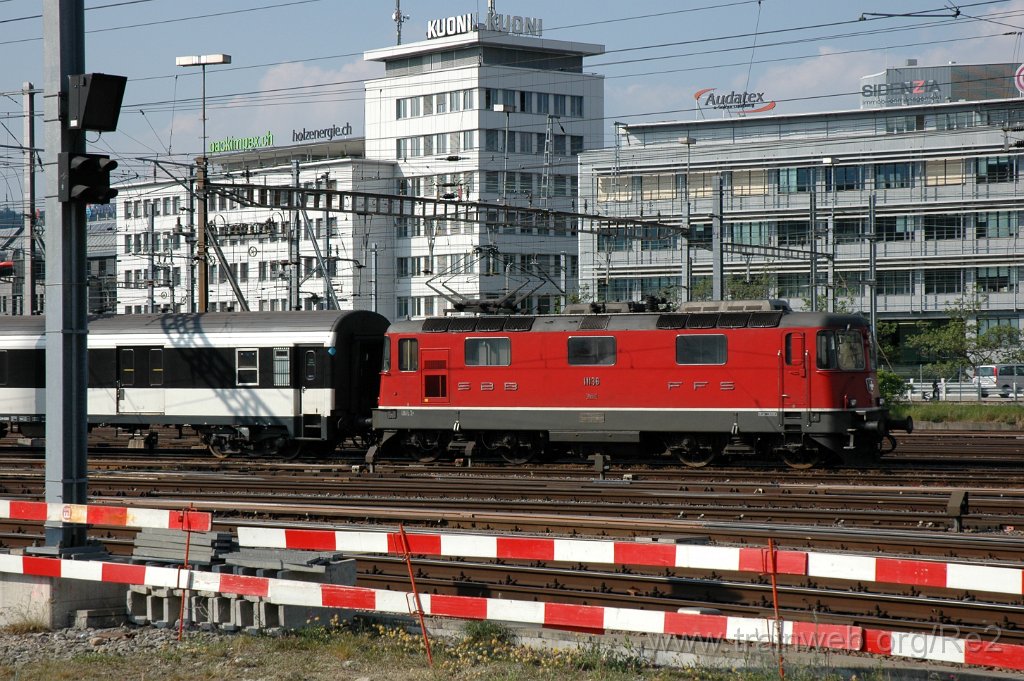 2101-0033-260411.jpg - SBB-CFF Re 4/4'' 11136 / Zürich HB 26.4.2011