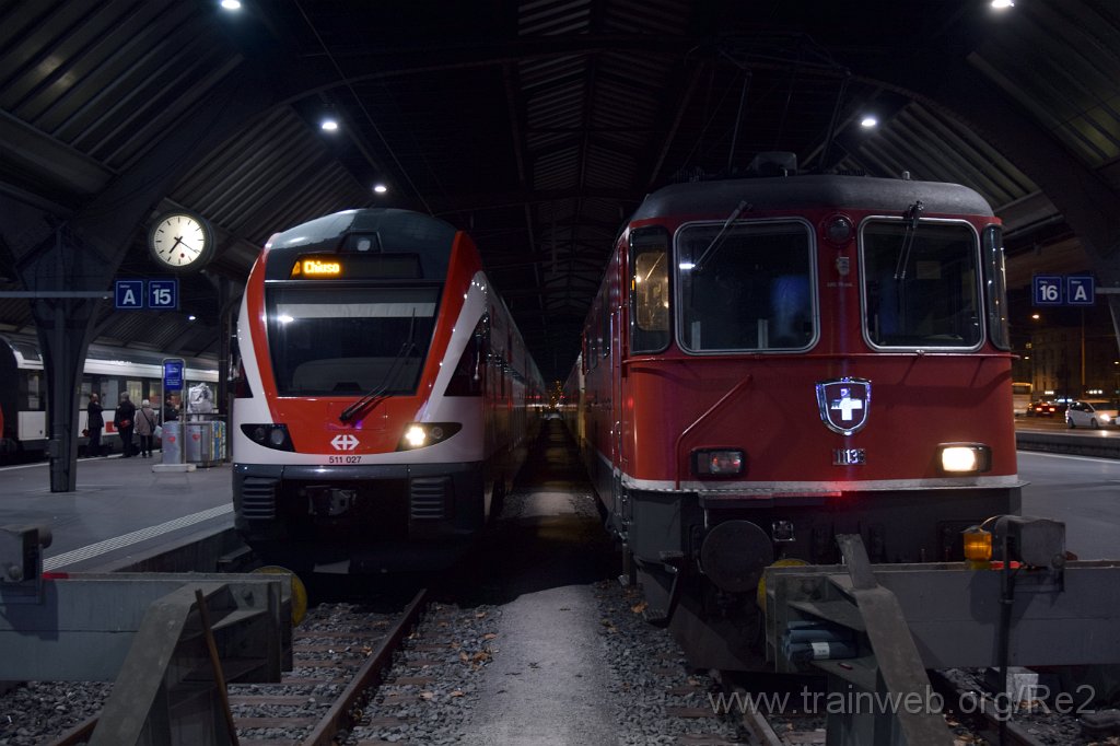 3801-0048-171215.jpg - SBB-CFF RABe 511.027 / Bt 94 85 1 511.027-8 (94 85 0 511 027-0 CH-SBB) + SBB-CFF Re 4/4'' 11136 / Zürich HB 17.12.2015