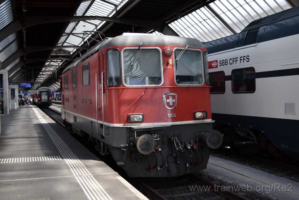 3989-0024-080716.jpg - SBB-CFF Re 4/4'' 11136 (Re 420.136-4)  (Re 91 85 4 420 136-4 CH-SBB) / Zürich HB 8.7.2016