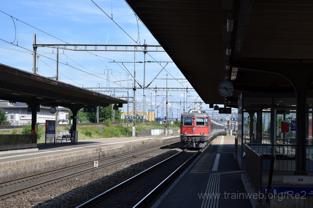 4540-0032-170717.jpg - SBB-CFF Re 4/4'' 11136 (Re 420.136-4)  (Re 91 85 4 420 136-4 CH-SBB) / Killwangen-Spreitenbach 17.7.2017