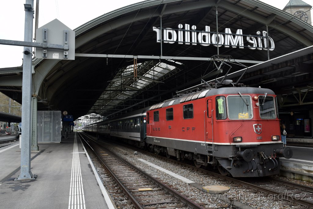 7997-0017-300422.jpg - SBB-CFF Re 4/4'' 11136 (Re 420.136-4)  (Re 91 85 4 420 136-4 CH-SBB) / St.Gallen HB 30.4.2022