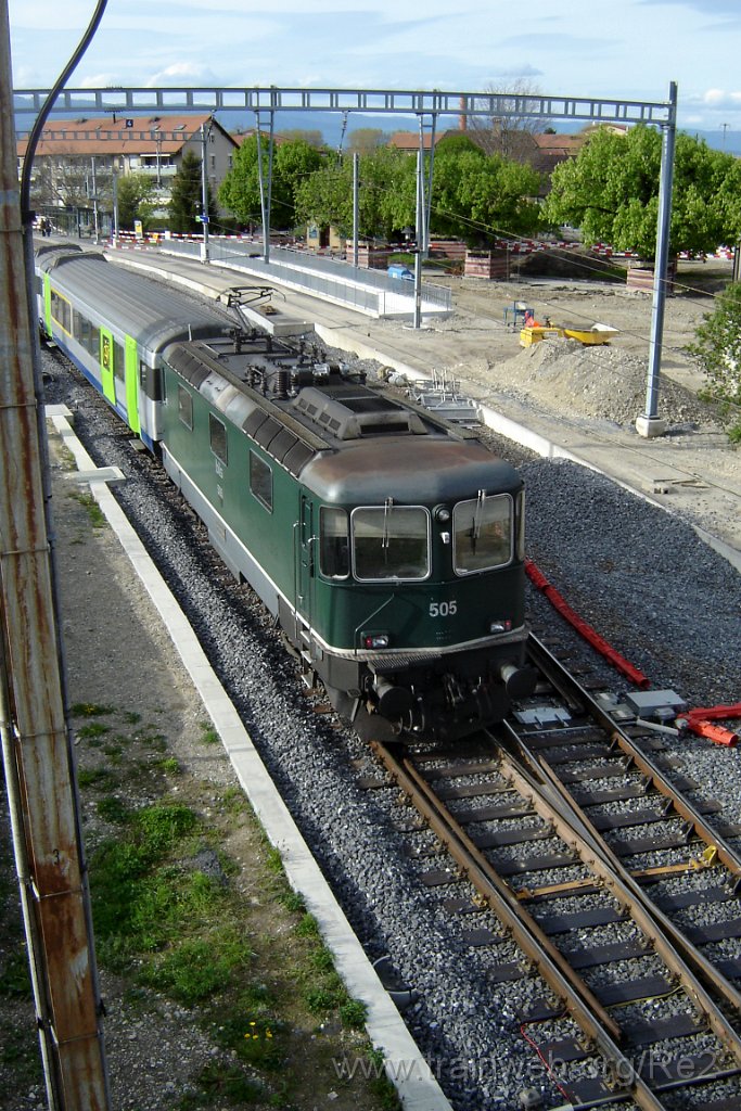 1043-0004-260405.jpg - BLS Re 420.505-0 / Kerzers 26.4.2005