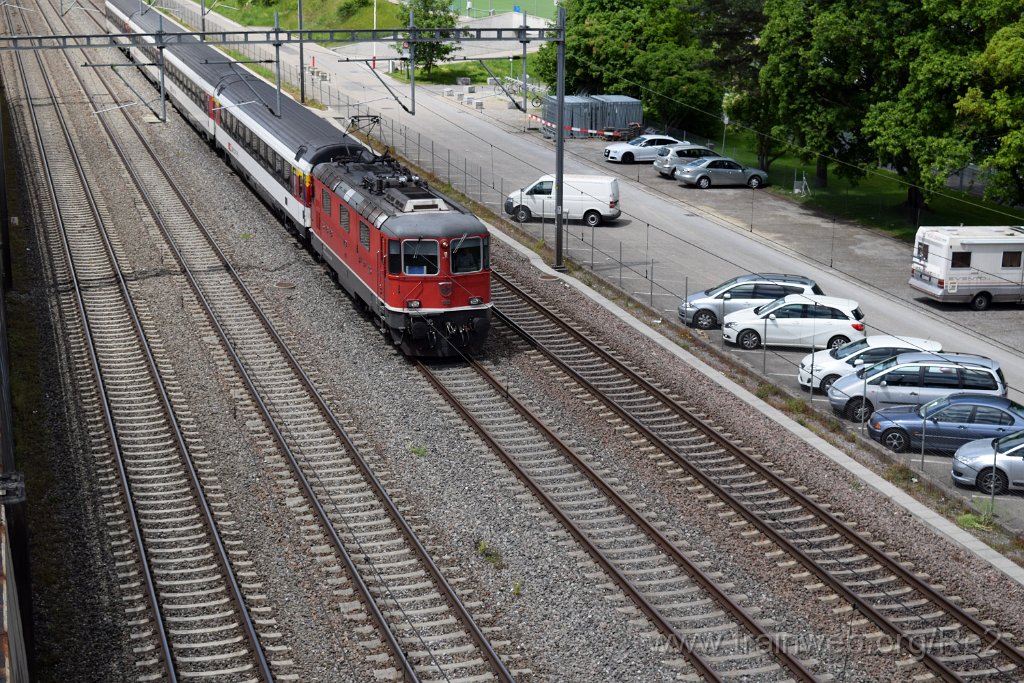 3921-0039-200516.jpg - SBB-CFF Re 4/4'' 11139 (Re 420.139-8)  (Re 91 85 4 420 139-8 CH-SBB) / Zürich-Mülligen (Hermetschloobrücke) 20.5.2016