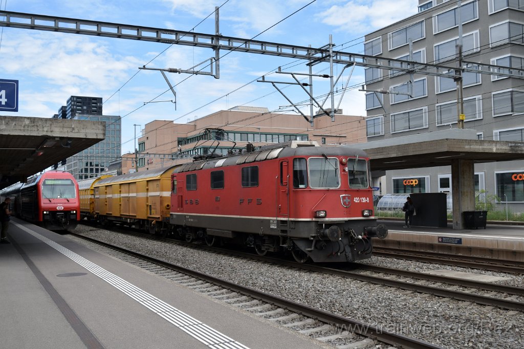 9104-0033-130524.jpg - SBBC Re 4/4'' 11139 (Re 420.139-8)  (Re 91 85 4 420 139-8 CH-SBBC) / Zürich-Altstetten 13.5.2024