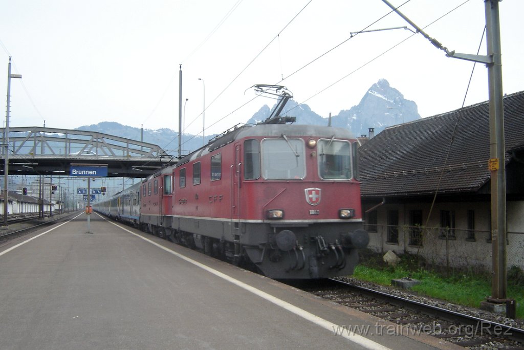 1036-0031-240405.jpg - SBB-CFF Re 4/4'' 11140 + SBB-CFF Re 4/4'' 11214 / Brunnen 24.4.2005