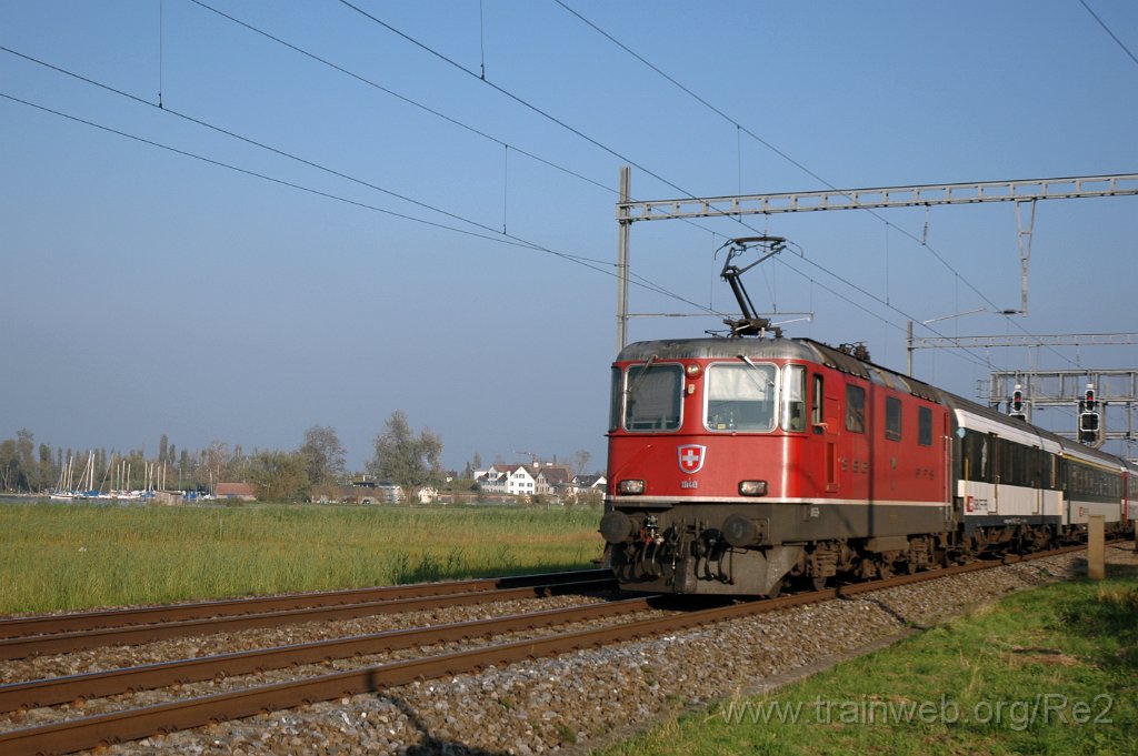 2213-0024-011011.jpg - SBB-CFF Re 4/4'' 11140 / Freienbach (Büe Ufenaustrasse) 1.10.2011