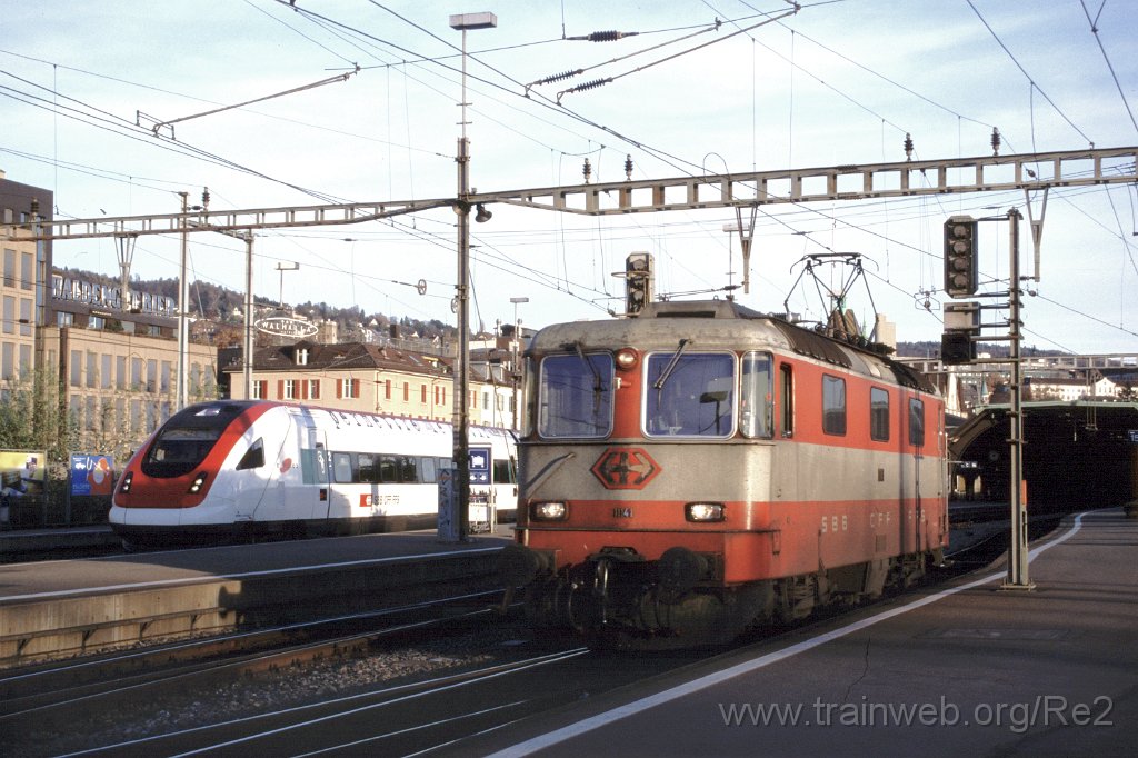 0866-0016.jpg - SBB-CFF Re 4/4'' 11141 + SBB-CFF ICN RABe 500.004-7 / Zürich HB 11.11.2000