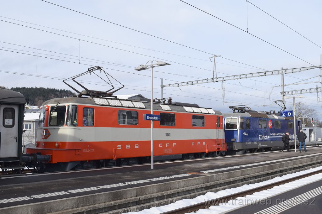 10141-0039-061225.jpg - DDF Re 421.379-9 ''Zürich-München 2021'' (Re 91 85 4 421 379-9 CH-DDF) + DSF Re 4/4'' 11141 / SBB-CFF (Re 91 85 4 420 141-4 CH-DSF) / Einsiedeln 6.12.2025