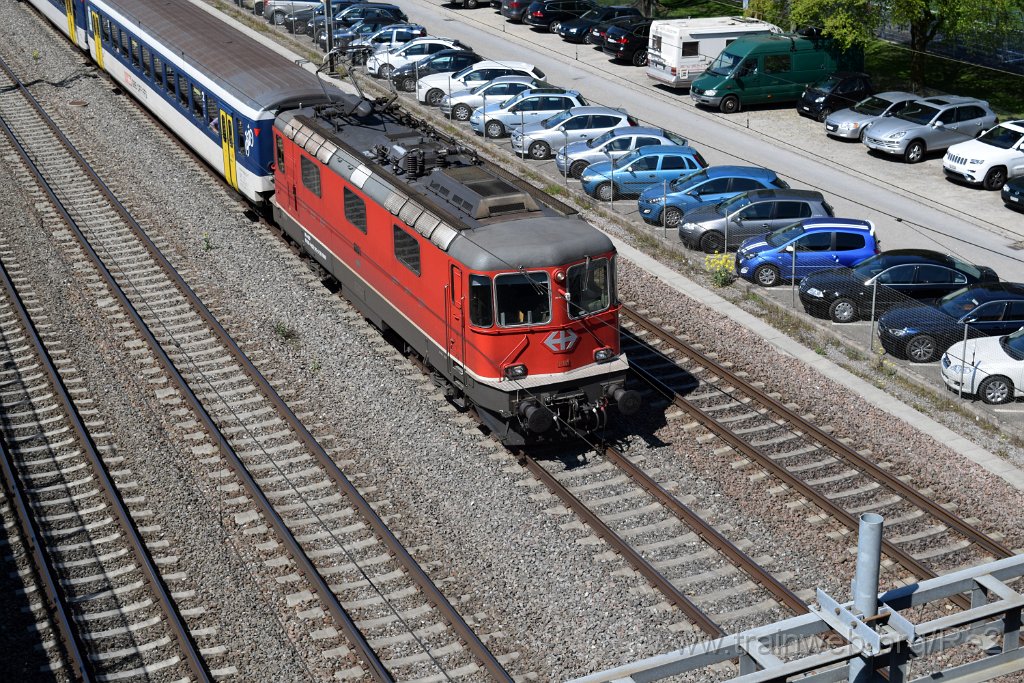 3865-0042-110416.jpg - SBB-CFF Re 4/4'' 11141 (Re 420.141-4)  (Re 91 85 4 420 141-4 CH-SBB) / Zürich-Mülligen (Hermetschloobrücke) 11.4.2016