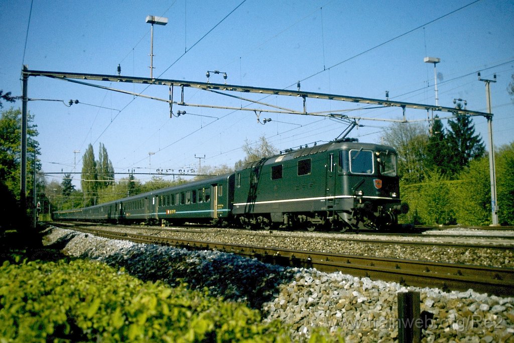 0660-0016.jpg - SBB-CFF Re 4/4'' 11142 / Zürich-Wollishofen 16.4.1997