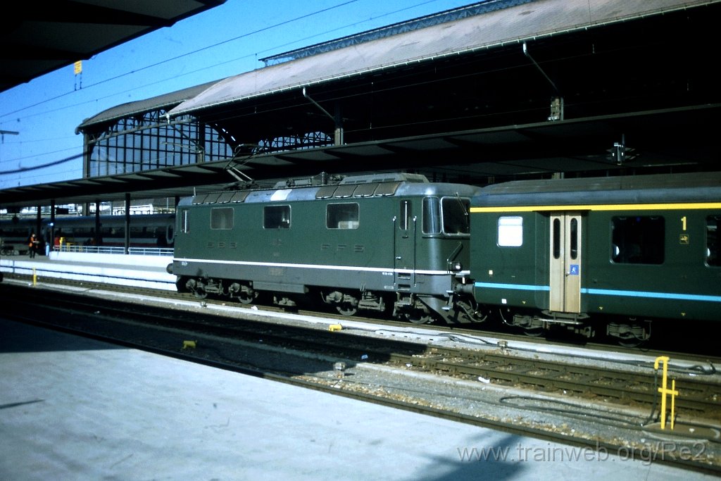 0703-0006.jpg - SBB-CFF Re 4/4'' 11142 / Basel 26.2.1998