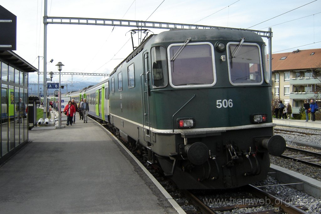 1042-0018-260405.jpg - BLS Re 420.506-8 / Kerzers 26.4.2005