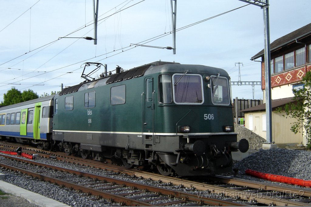 1043-0007-260405.jpg - BLS Re 420.506-8 / Kerzers 26.4.2005