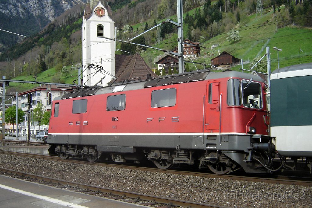 1037-0021-240405.jpg - SBB-CFF Re 4/4'' 11144 / Flüelen 24.4.2005