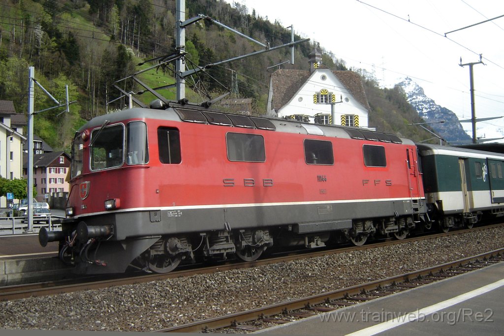 1037-0022-240405.jpg - SBB-CFF Re 4/4'' 11144 / Flüelen 24.4.2005