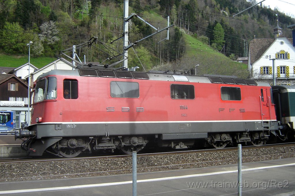 1037-0026-240405.jpg - SBB-CFF Re 4/4'' 11144 / Flüelen 24.4.2005