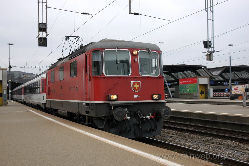 1993-0023-071010.jpg - SBB-CFF Re 4/4'' 11144 / Zürich HB 7.10.2010