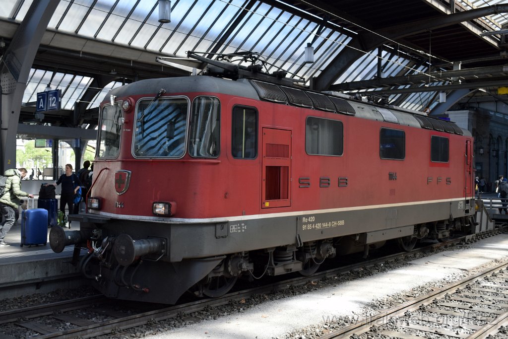 7988-0009-170422.jpg - SBB-CFF Re 4/4'' 11144 (Re 420.144-8)  (Re 91 85 4 420 144-8 CH-SBB) / Zürich HB 17.4.2022
