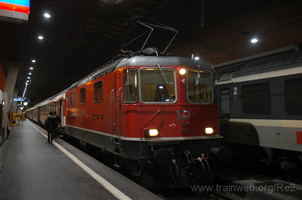 2051-0011-221210.jpg - SBB-CFF Re 4/4'' 11151 / Zürich HB 22.12.2010