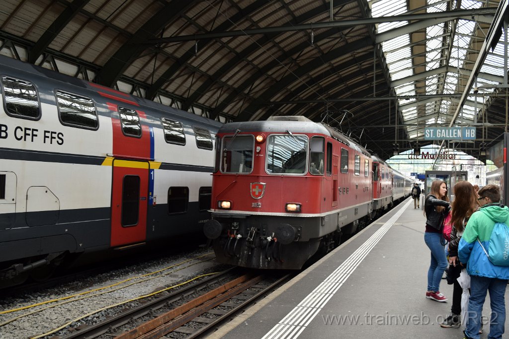 3888-0026-140516.jpg - SBB-CFF Re 4/4'' 11151 (Re 420.151-3)  (Re 91 85 4 420 151-3 CH-SBB) + SBB-CFF Re 4/4'' 11152 (Re 420.152-1)  (Re 91 85 4 420 152-1 CH-SBB) / St.Gallen HB 14.5.2016