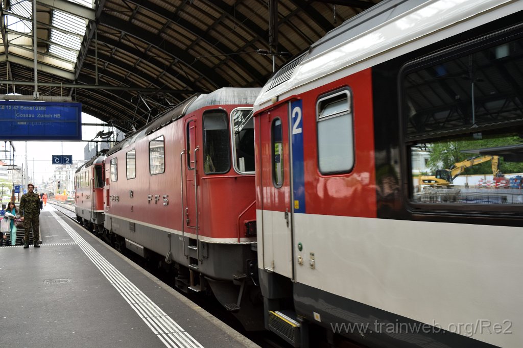 3888-0029-140516.jpg - SBB-CFF Re 4/4'' 11151 (Re 420.151-3)  (Re 91 85 4 420 151-3 CH-SBB) + SBB-CFF Re 4/4'' 11152 (Re 420.152-1)  (Re 91 85 4 420 152-1 CH-SBB) / St.Gallen HB 14.5.2016
