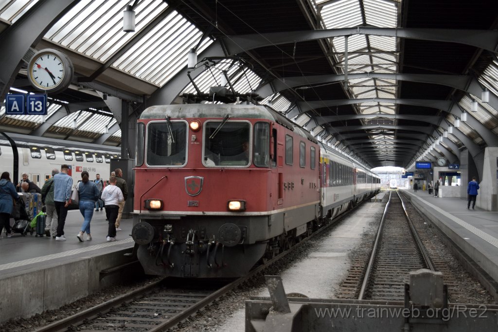 8541-0050-180523.jpg - SBB-CFF Re 4/4'' 11152 (Re 420.152-1)  (Re 91 85 4 420 152-1 CH-SBB) / Zürich HB 18.5.2023
