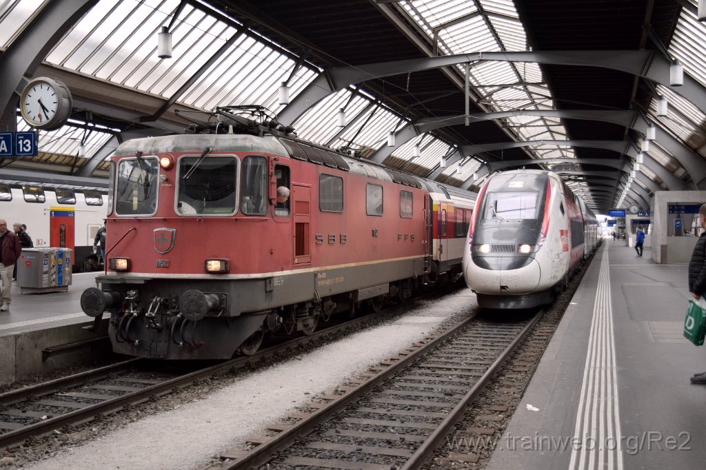 8542-0013-180523.jpg - SBB-CFF Re 4/4'' 11152 (Re 420.152-1)  (Re 91 85 4 420 152-1 CH-SBB) + SNCF TGV 310.056 / 4728 (93 87 0310 056-1 F-SNCF) / Zürich HB 18.5.2023