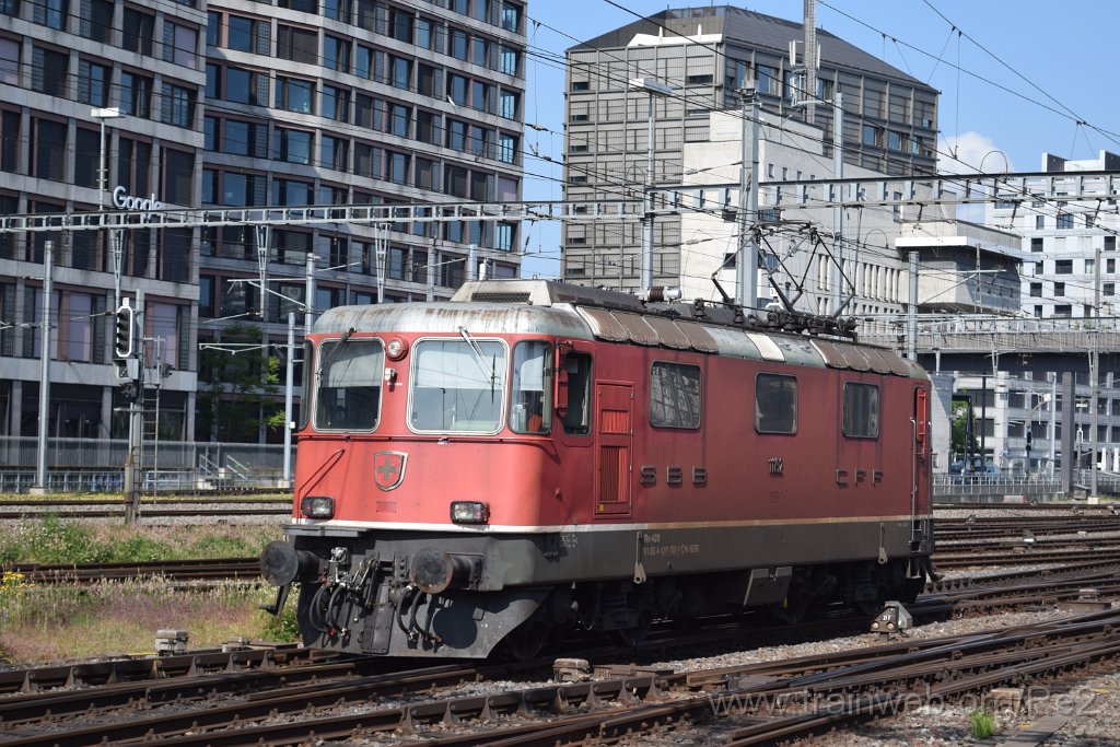 9755-0004-180525.jpg - SBB-CFF Re 4/4'' 11152 (Re 420.152-1)  (Re 91 85 4 420 152-1 CH-SBB) / Zürich HB 18.5.2025