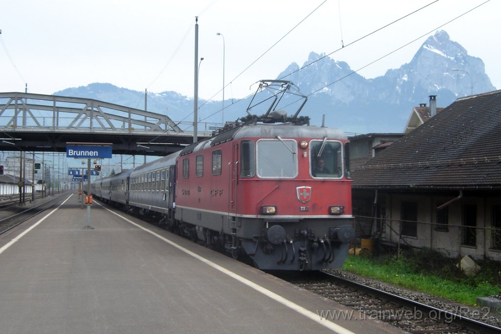 1036-0034-240405.jpg - SBB-CFF Re 4/4'' 11153 / Brunnen 24.4.2005