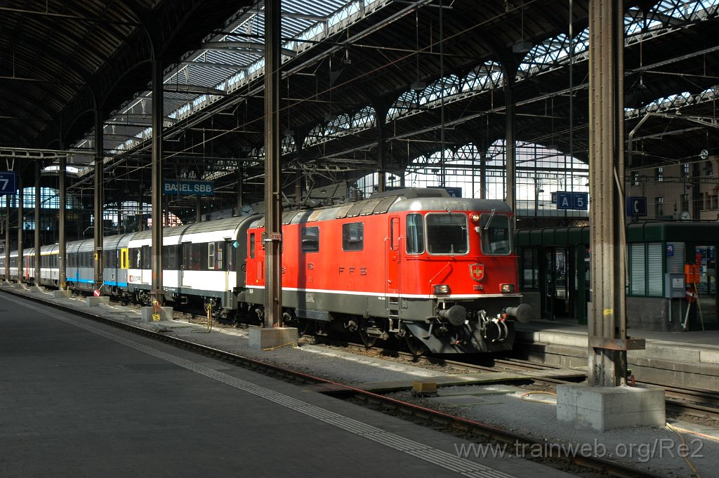1644-0035-100409.jpg - SBB-CFF Re 4/4'' 11153 / Basel 10.4.2009