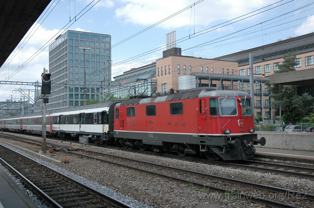1892-0021-110610.jpg - SBB-CFF Re 4/4'' 11153 / Zürich-Altstetten 11.6.2010